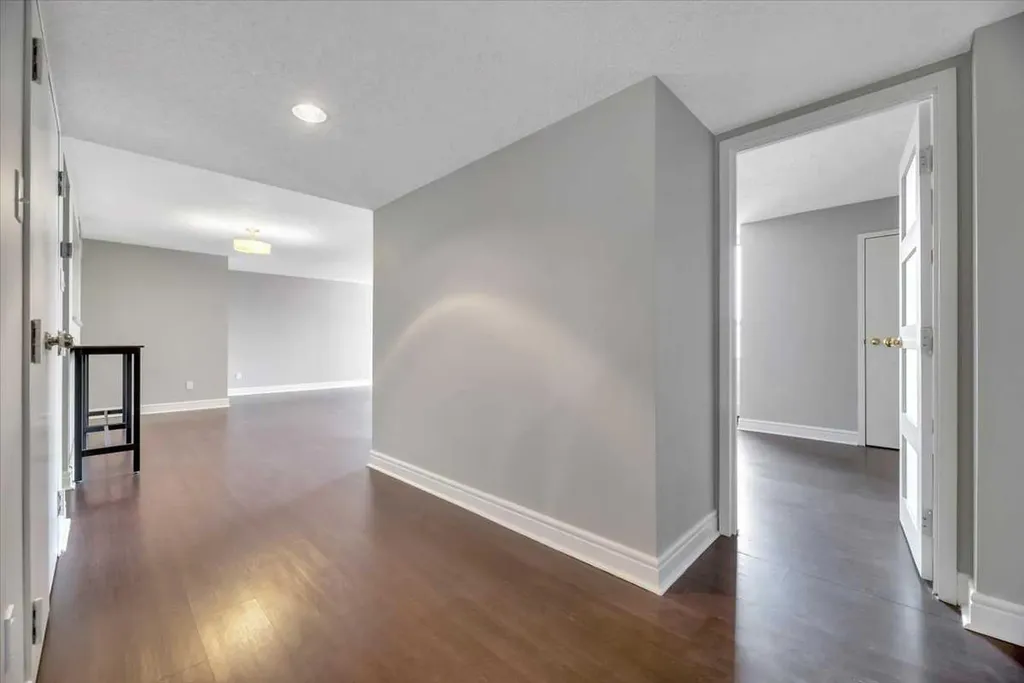 318 26 Avenue SW Calgary AB T2S 2T9
