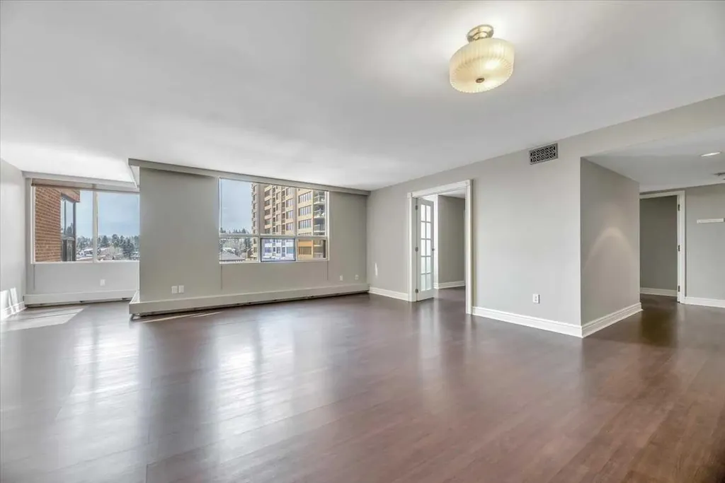 318 26 Avenue SW Calgary AB T2S 2T9