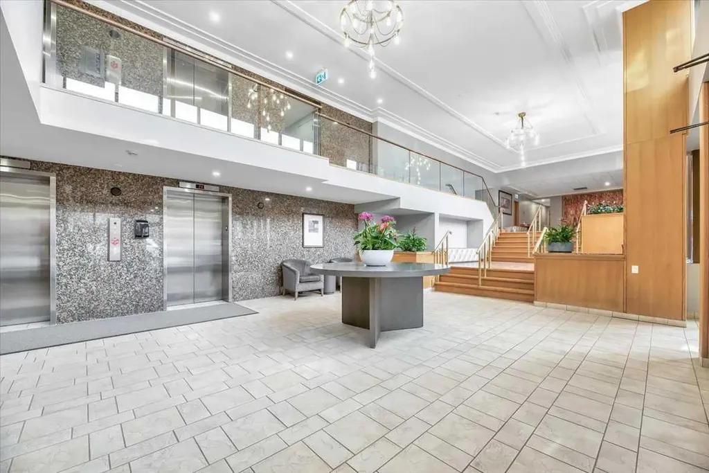 318 26 Avenue SW Calgary AB T2S 2T9