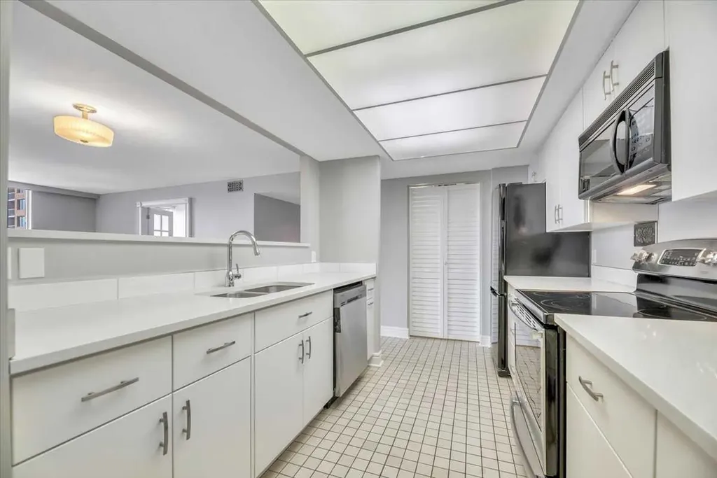 318 26 Avenue SW Calgary AB T2S 2T9