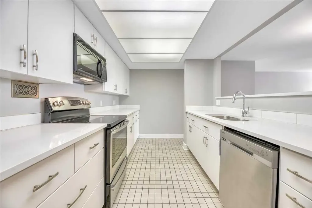 318 26 Avenue SW Calgary AB T2S 2T9
