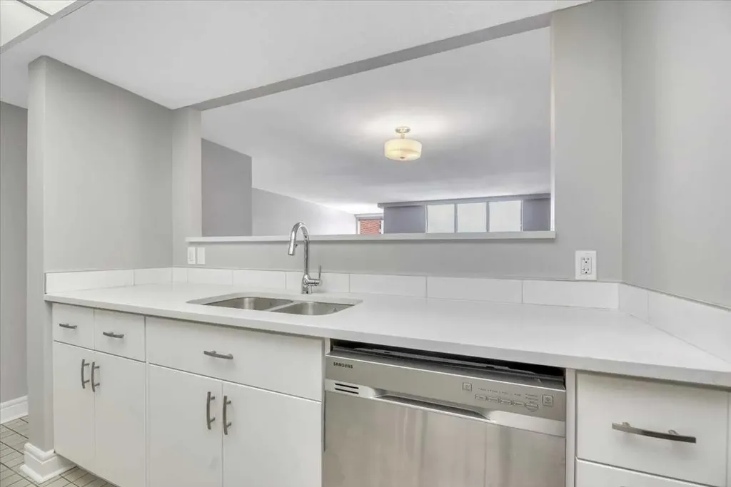 318 26 Avenue SW Calgary AB T2S 2T9