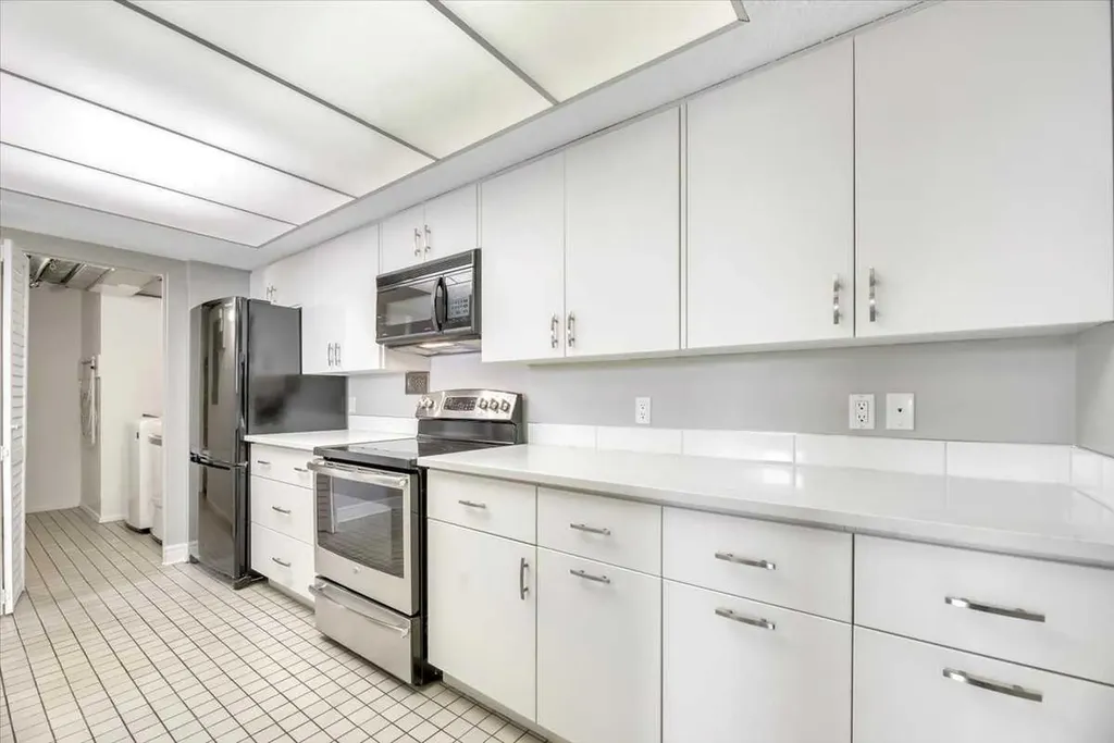 318 26 Avenue SW Calgary AB T2S 2T9