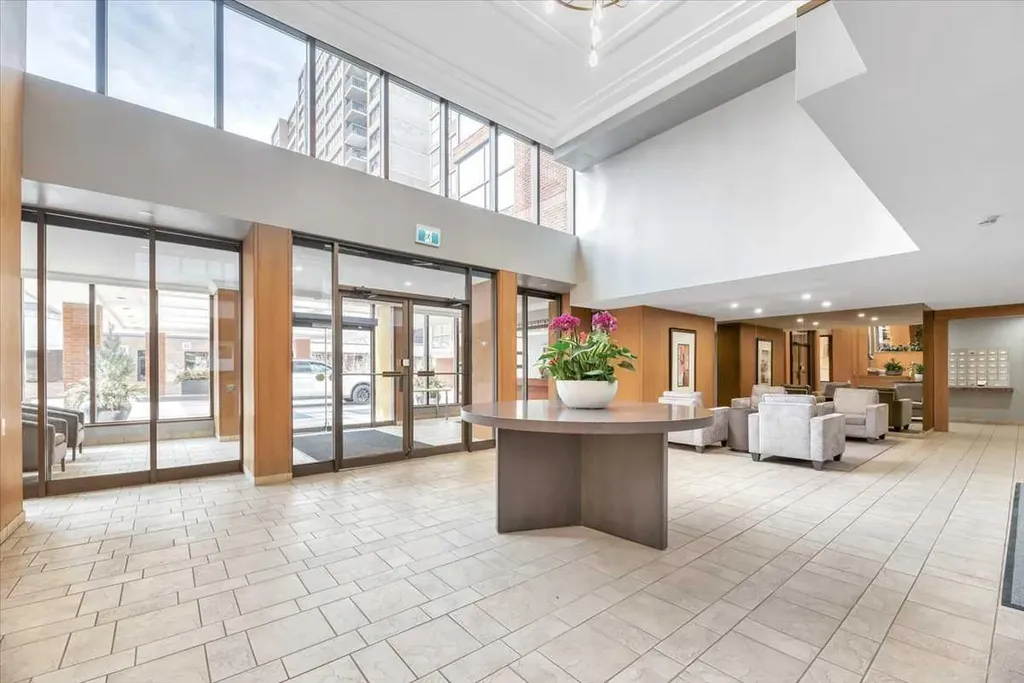 318 26 Avenue SW Calgary AB T2S 2T9