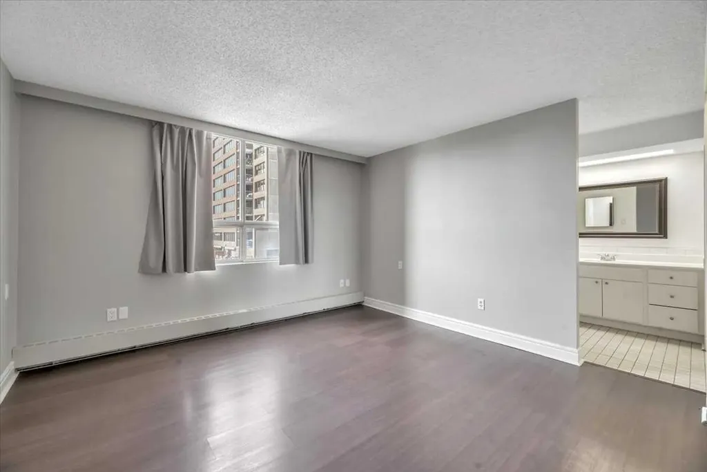 318 26 Avenue SW Calgary AB T2S 2T9