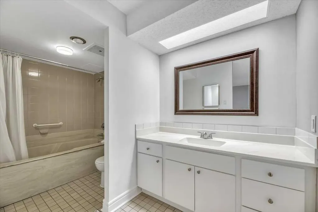 318 26 Avenue SW Calgary AB T2S 2T9