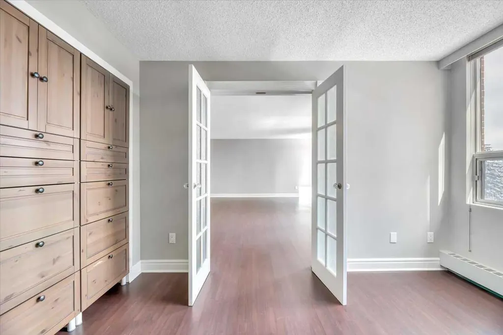 318 26 Avenue SW Calgary AB T2S 2T9