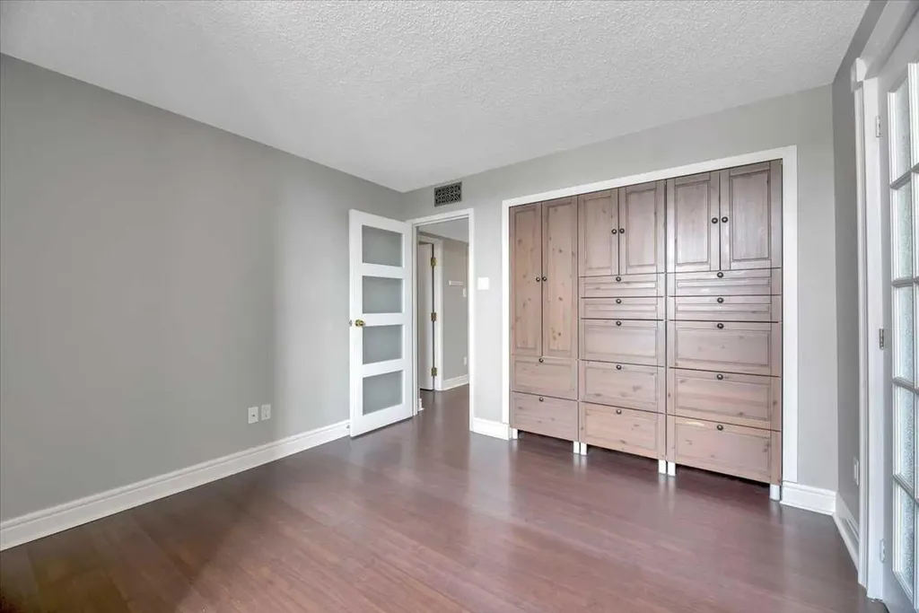 318 26 Avenue SW Calgary AB T2S 2T9
