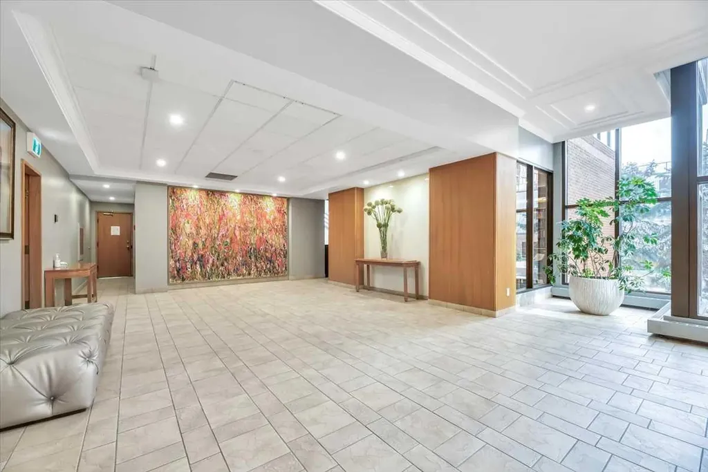 318 26 Avenue SW Calgary AB T2S 2T9
