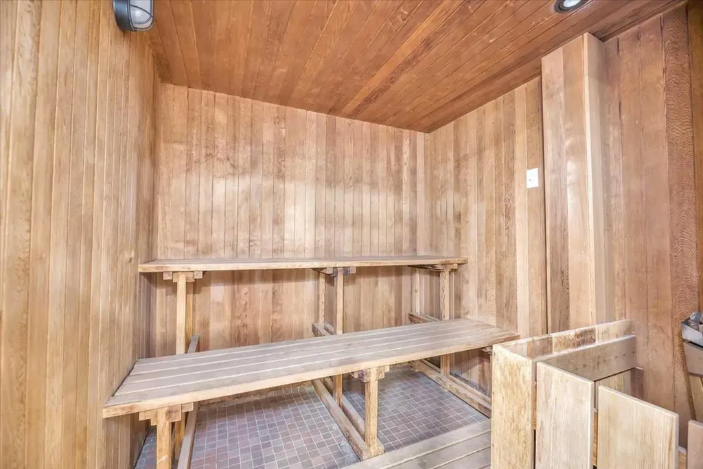 318 26 Avenue SW Calgary AB T2S 2T9