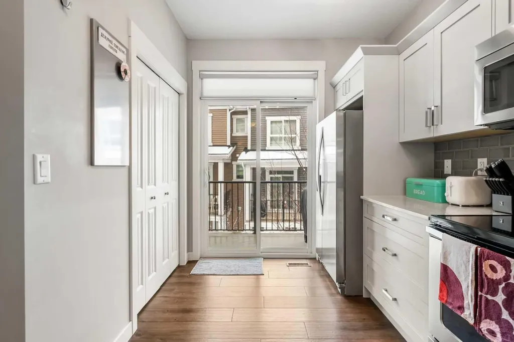 355 Nolancrest Heights NW Calgary AB T3R 0Z9