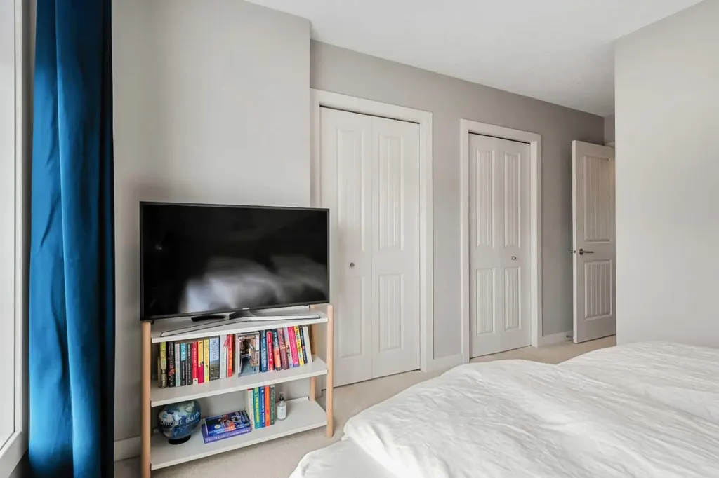 355 Nolancrest Heights NW Calgary AB T3R 0Z9