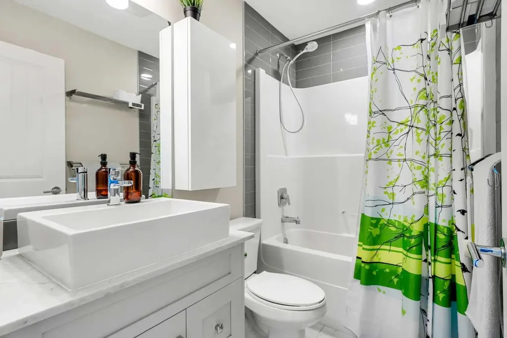 355 Nolancrest Heights NW Calgary AB T3R 0Z9