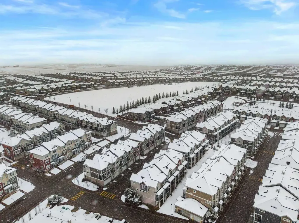 355 Nolancrest Heights NW Calgary AB T3R 0Z9