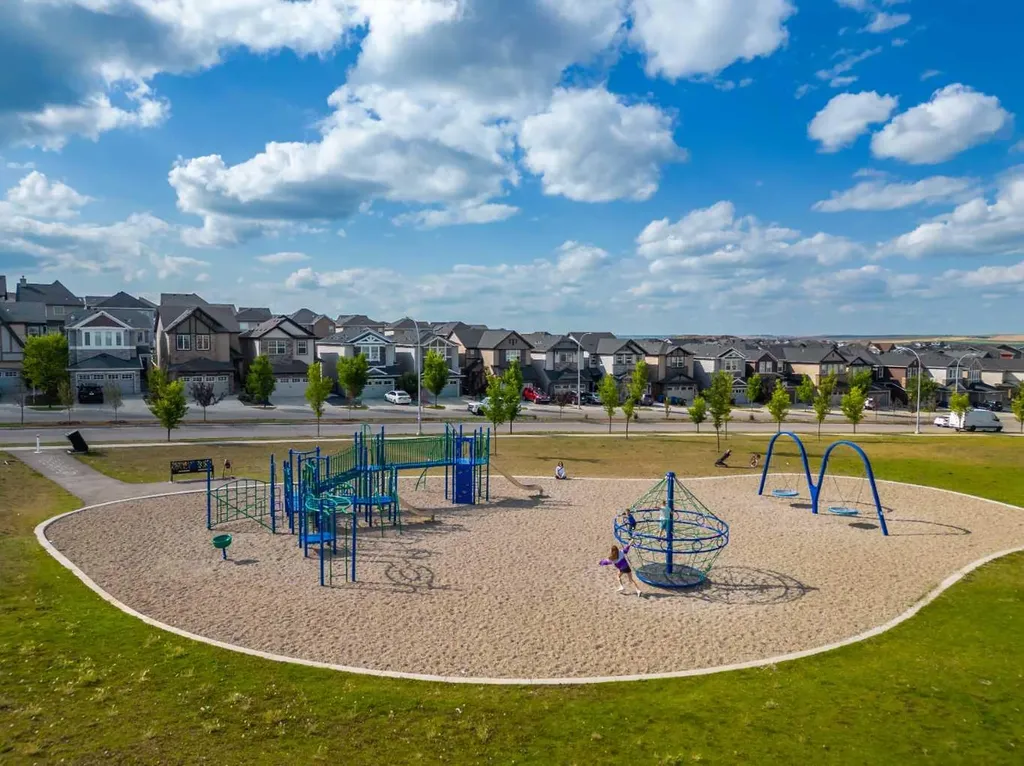 355 Nolancrest Heights NW Calgary AB T3R 0Z9