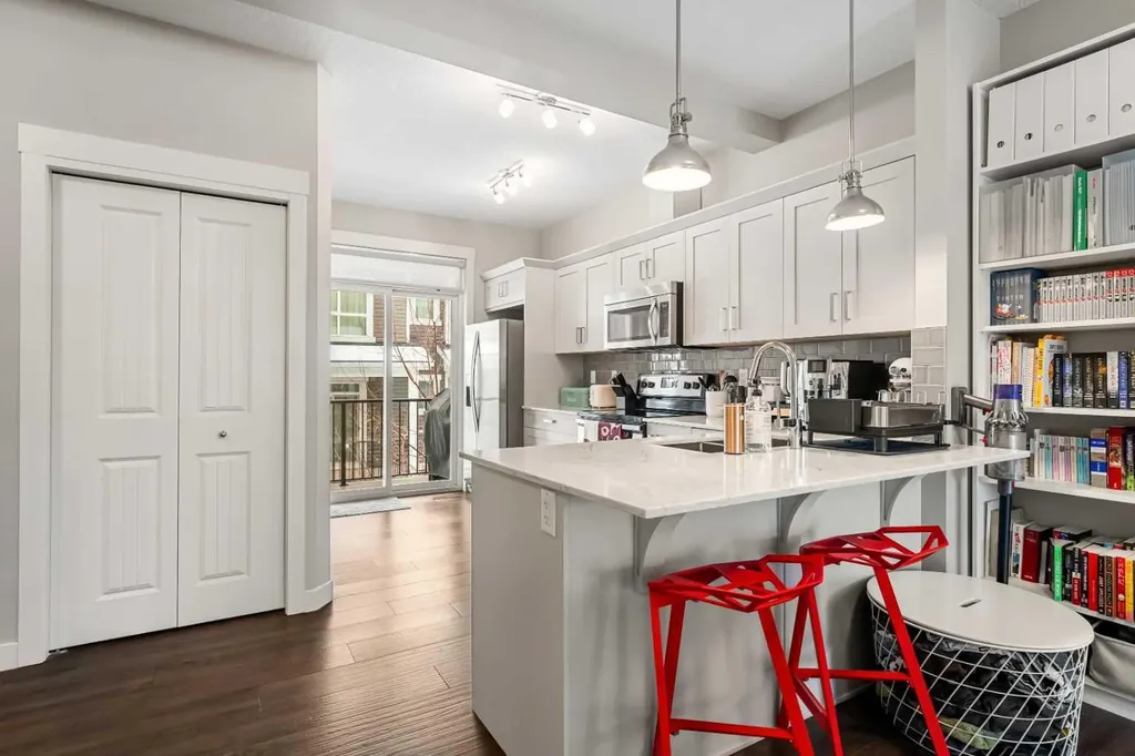 355 Nolancrest Heights NW Calgary AB T3R 0Z9