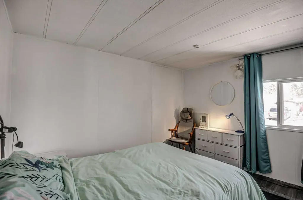 3223 83 Street NW Calgary AB T3B 5N9