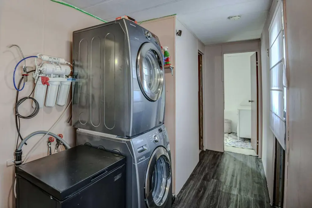 3223 83 Street NW Calgary AB T3B 5N9