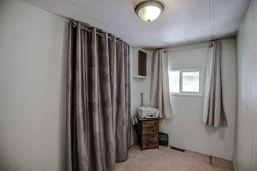 3223 83 Street NW Calgary AB T3B 5N9