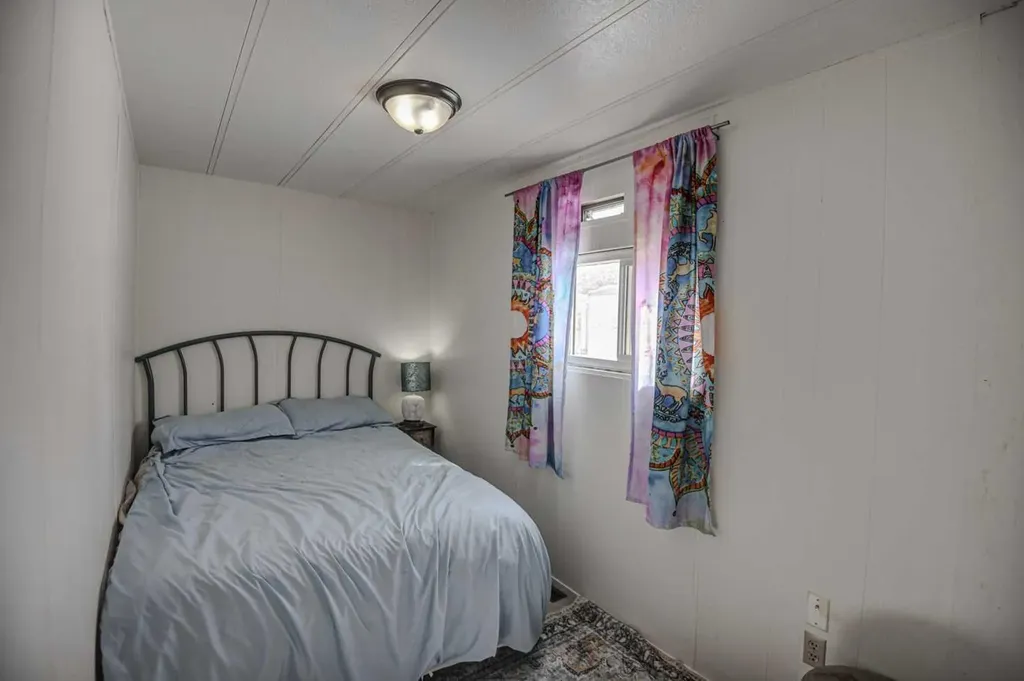 3223 83 Street NW Calgary AB T3B 5N9
