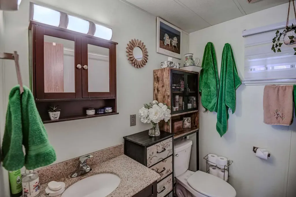 3223 83 Street NW Calgary AB T3B 5N9
