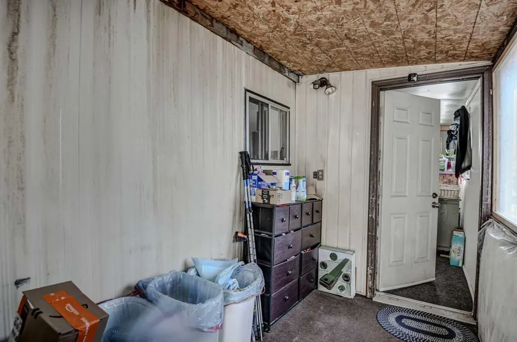 3223 83 Street NW Calgary AB T3B 5N9
