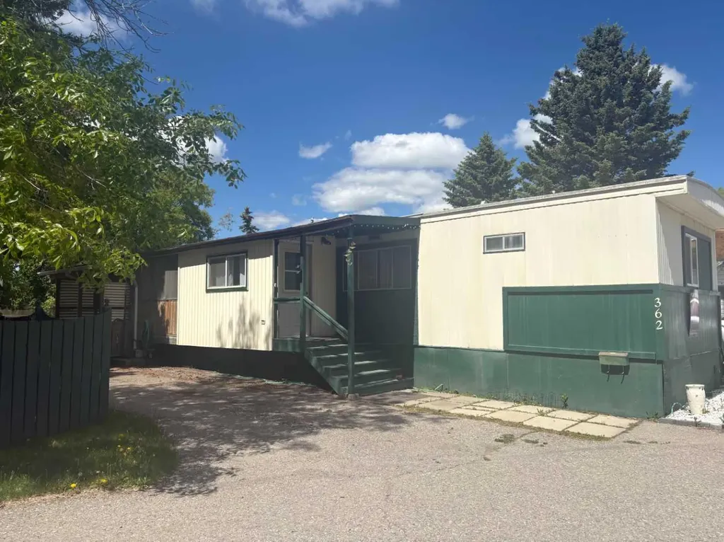 3223 83 Street NW Calgary AB T3B 5N9