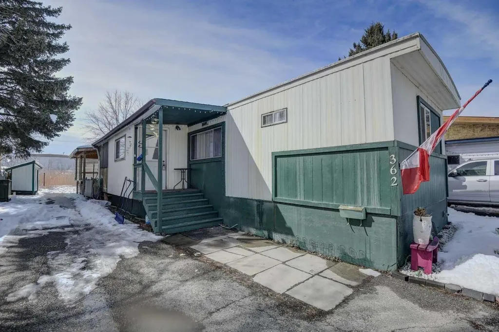 3223 83 Street NW Calgary AB T3B 5N9