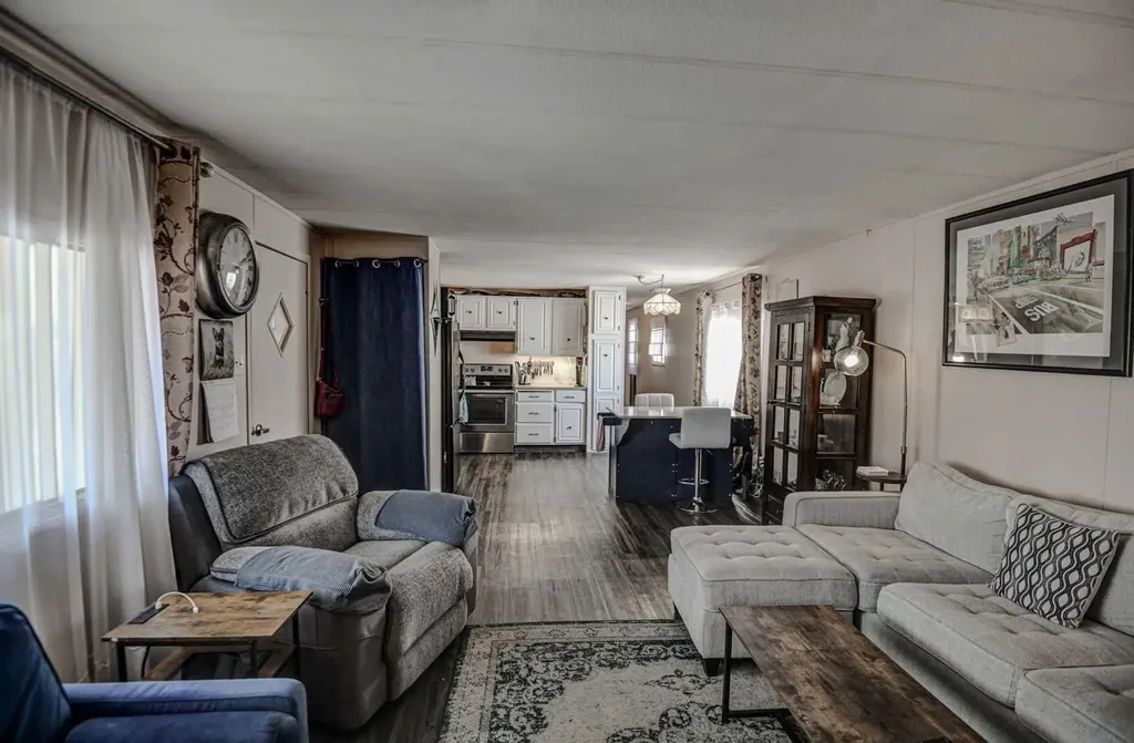 3223 83 Street NW Calgary AB T3B 5N9