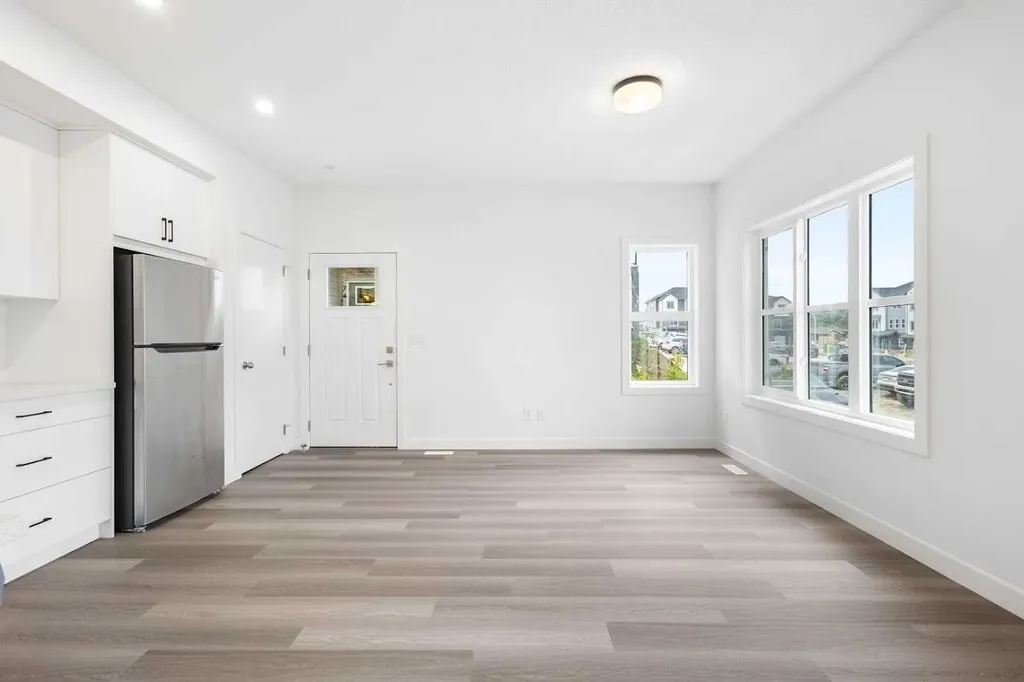 2117 81st Street SW Calgary AB T3H 6H5