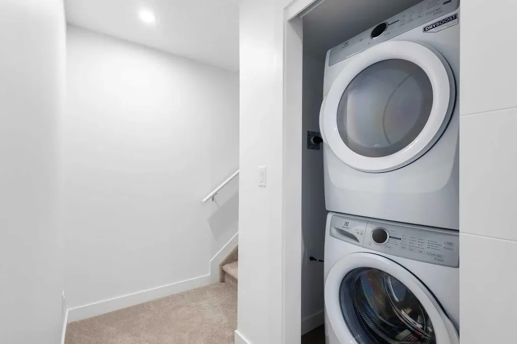 2117 81st Street SW Calgary AB T3H 6H5