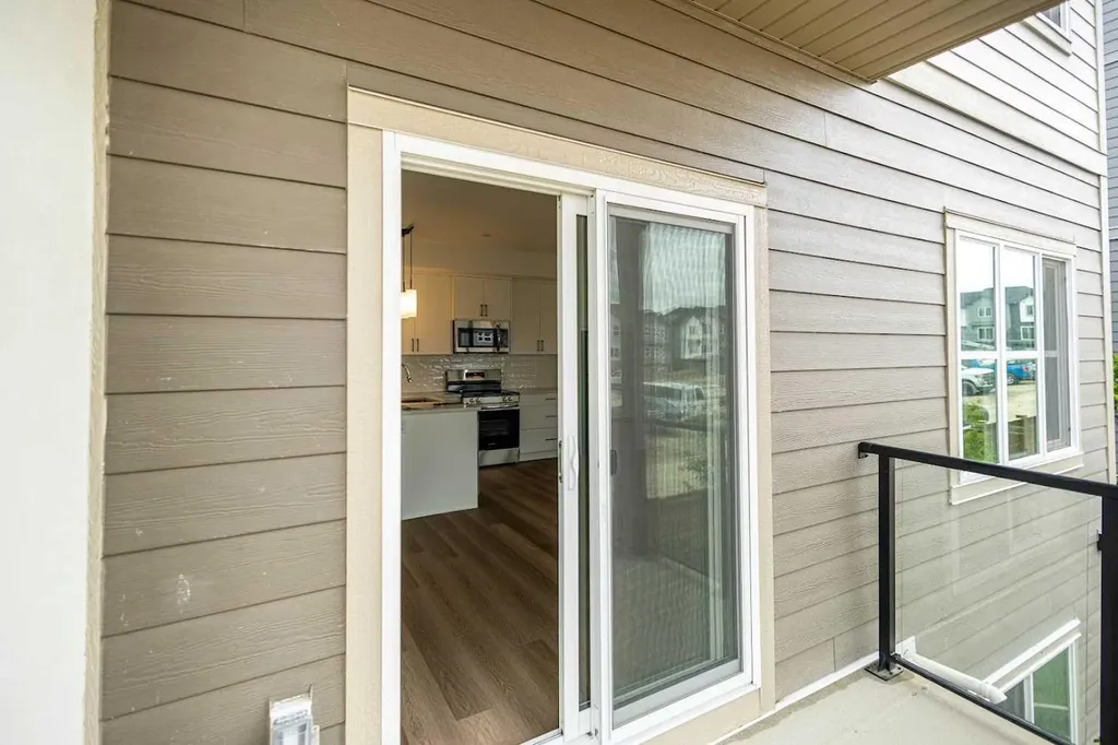 2117 81st Street SW Calgary AB T3H 6H5