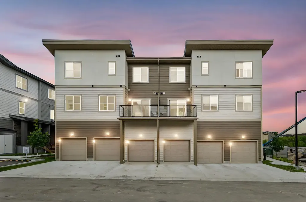 2117 81st Street SW Calgary AB T3H 6H5