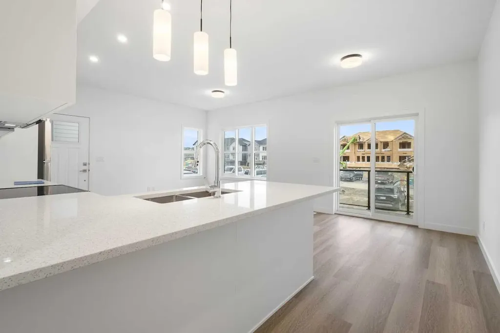 2117 81st Street SW Calgary AB T3H 6H5