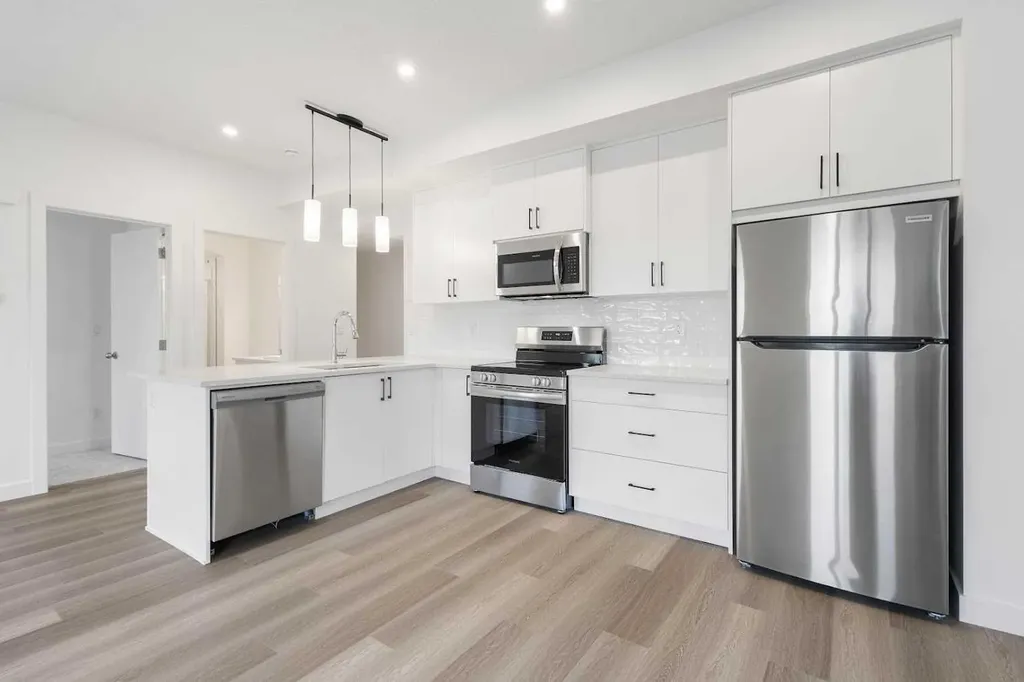 2117 81st Street SW Calgary AB T3H 6H5