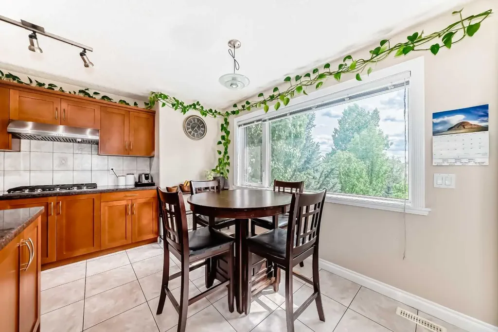 146 Scenic View Close Calgary AB T3L 1Z4