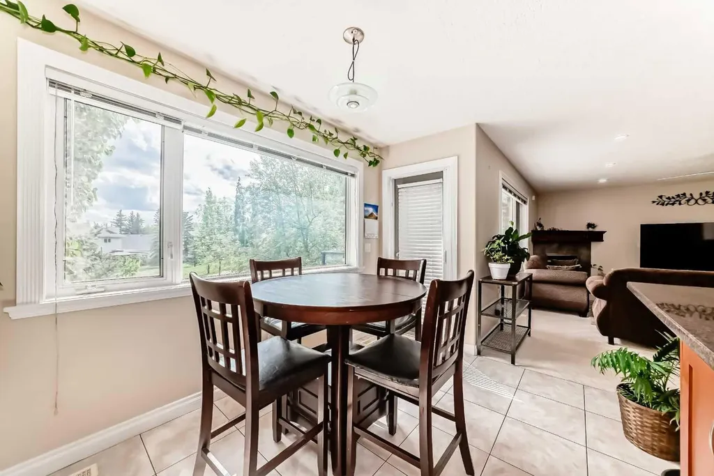 146 Scenic View Close Calgary AB T3L 1Z4