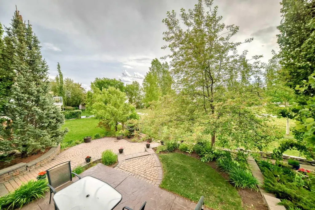 146 Scenic View Close Calgary AB T3L 1Z4
