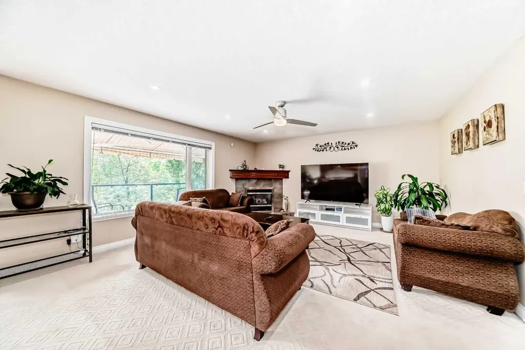 146 Scenic View Close Calgary AB T3L 1Z4