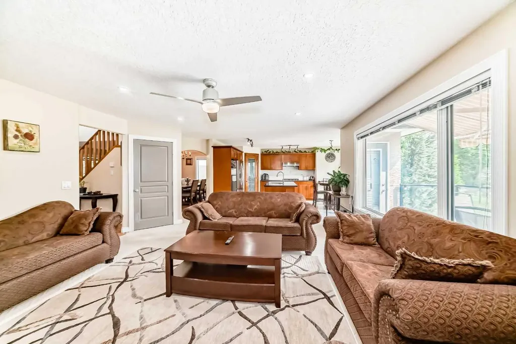 146 Scenic View Close Calgary AB T3L 1Z4