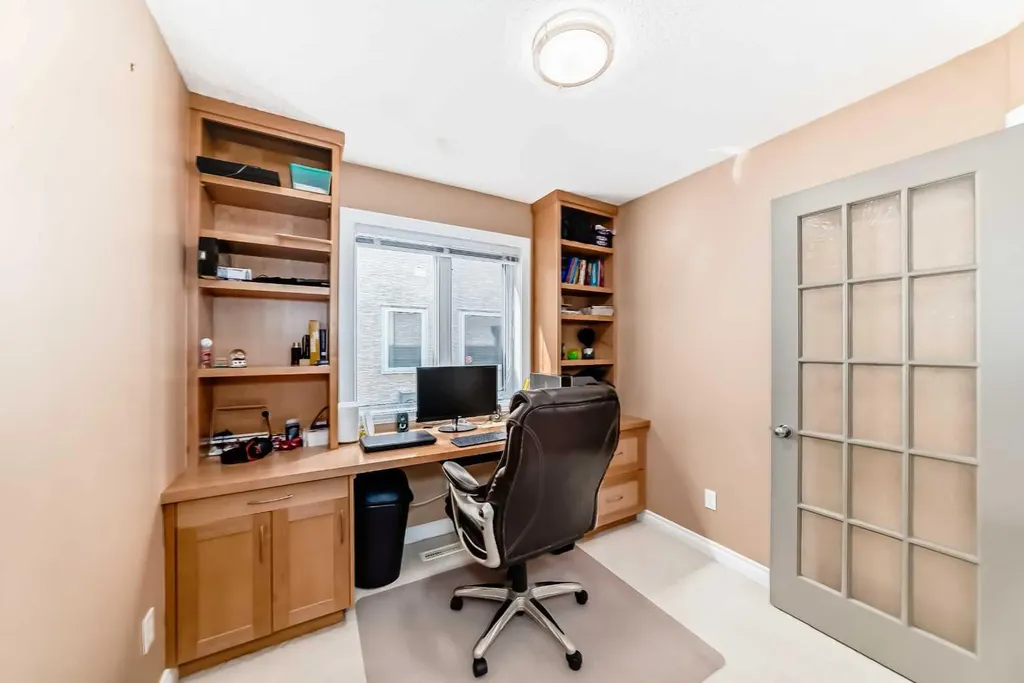 146 Scenic View Close Calgary AB T3L 1Z4