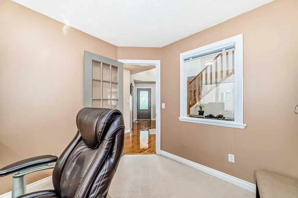 146 Scenic View Close Calgary AB T3L 1Z4
