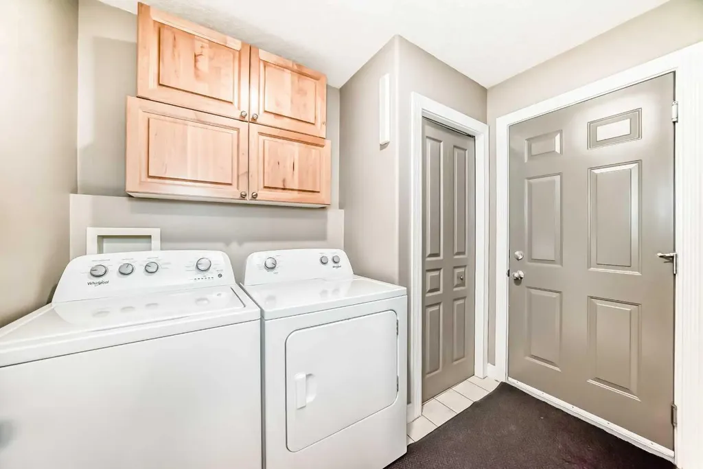 146 Scenic View Close Calgary AB T3L 1Z4