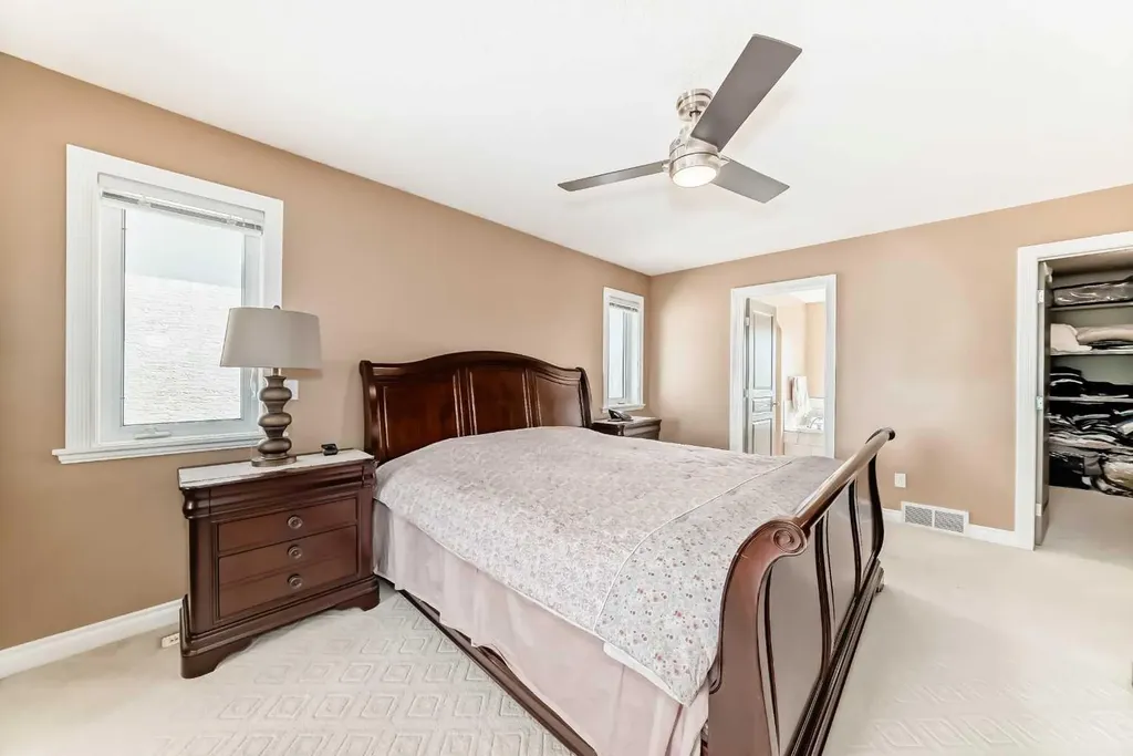 146 Scenic View Close Calgary AB T3L 1Z4
