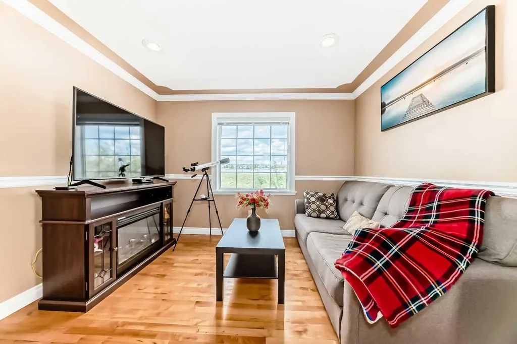 146 Scenic View Close Calgary AB T3L 1Z4