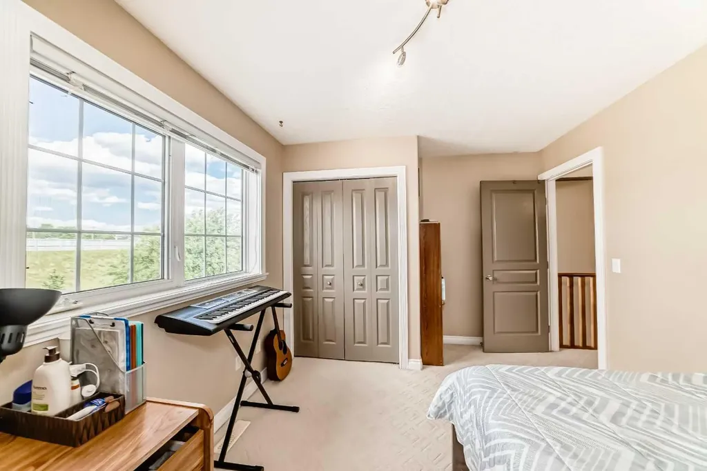 146 Scenic View Close Calgary AB T3L 1Z4