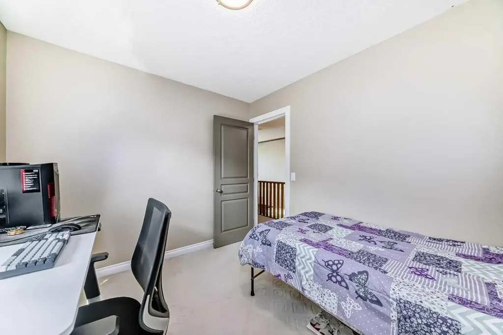 146 Scenic View Close Calgary AB T3L 1Z4
