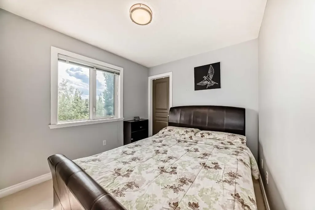 146 Scenic View Close Calgary AB T3L 1Z4