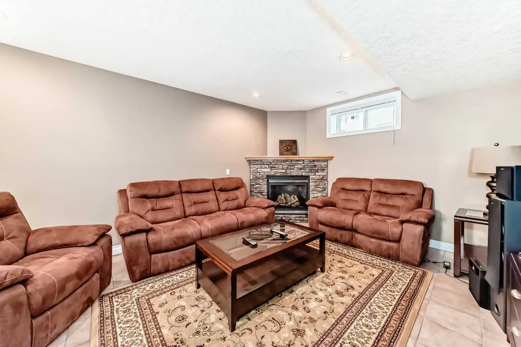 146 Scenic View Close Calgary AB T3L 1Z4