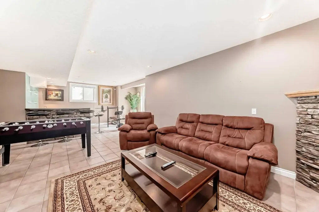 146 Scenic View Close Calgary AB T3L 1Z4